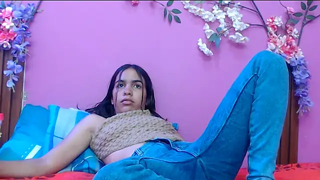 Snapshot of skinnysofia18 chatting on September 2025 12:50:01 PM skinnysofia18 online show from September 2025 12:50:01 PM