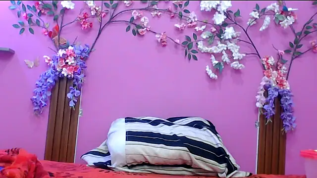 Snapshot of skinnysofia18 chatting on November 2025 07:41:02 AM skinnysofia18 online show from November 2025 07:41:02 AM