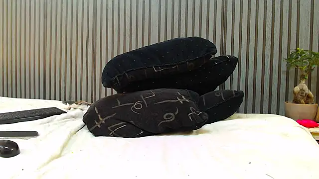 ROYALASS25 online show from March 2026 09:43:01 AM