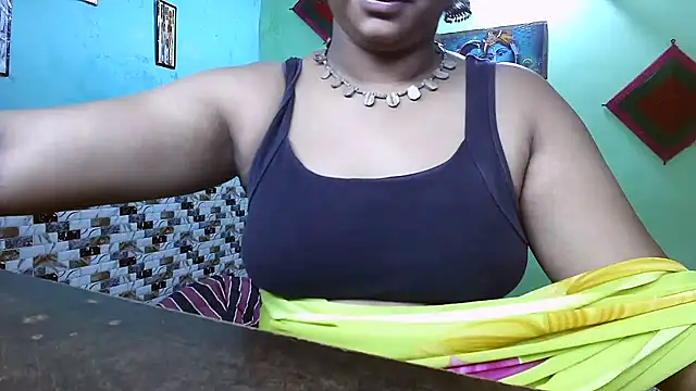 Snapshot of DearKimmi chatting on September 2025 05:05:02 PM DearKimmi online show from September 2025 05:05:02 PM