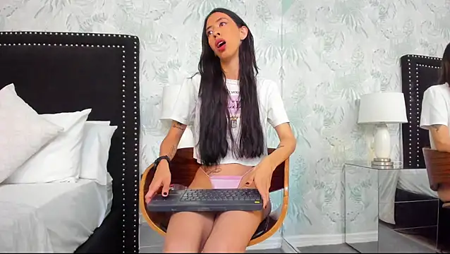 Kendal Foxxx online show from October 2025 12:04:01 AM