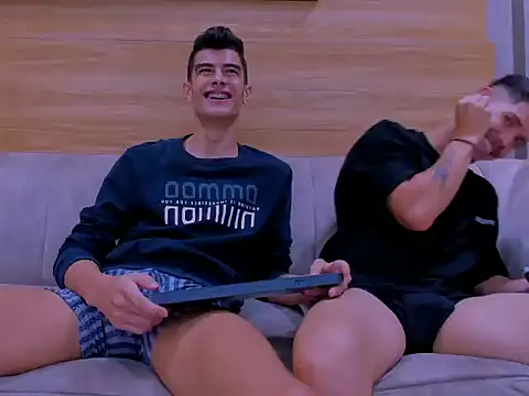 Snapshot of junior_friendss chatting on December 2025 02:20:01 AM junior friendss online show from December 2025 02:20:01 AM