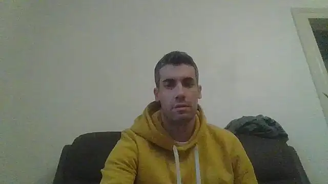 JulioIsHere4you online show from December 2025 01:19:01 PM