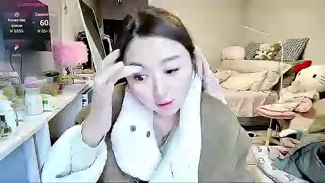 Snapshot of Diva_VVN chatting on October 2025 11:59:01 PM Diva VVN online show from October 2025 11:59:01 PM