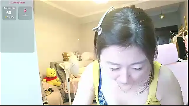 Snapshot of Diva_VVN chatting on November 2025 11:47:01 PM Diva VVN online show from November 2025 11:47:01 PM