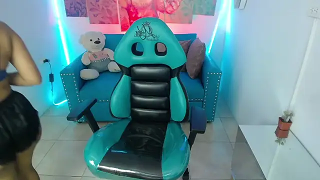 Ariannaa m online show from November 2025 02:33:01 AM