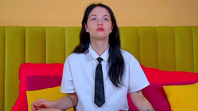 Snapshot of MollyMillsen chatting on November 2025 06:30:01 PM MollyMillsen online show from November 2025 06:30:01 PM