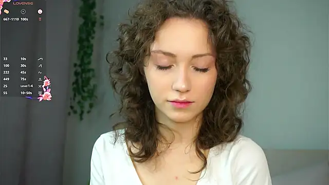 ZeniaBolich online show from November 2025 09:35:02 PM