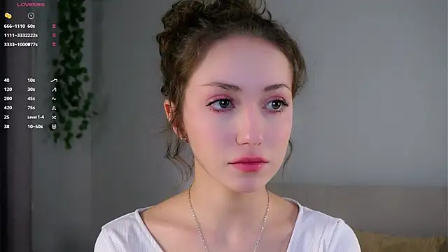 ZeniaBolich online show from November 2025 09:49:02 PM