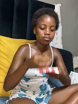 Littlebunny33 online show from April 2026 08:17:01 PM