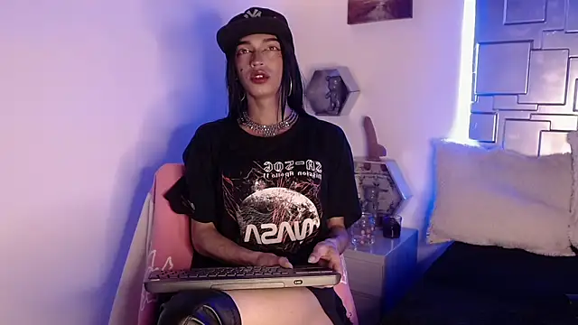 Trinity Knox online show from October 2025 03:56:02 PM