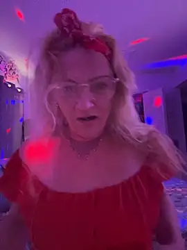 Snapshot of Goldenndoll chatting on September 2025 03:23:02 PM Goldenndoll online show from September 2025 03:23:02 PM