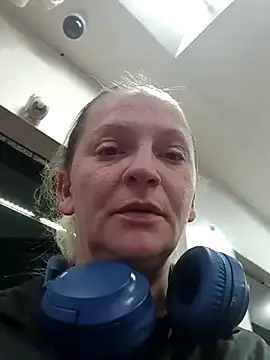 Snapshot of Goldenndoll chatting on November 2025 06:59:01 AM Goldenndoll online show from November 2025 06:59:01 AM