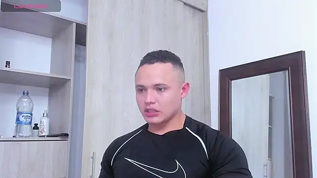 KingLevi01 online show from November 2025 09:15:01 PM