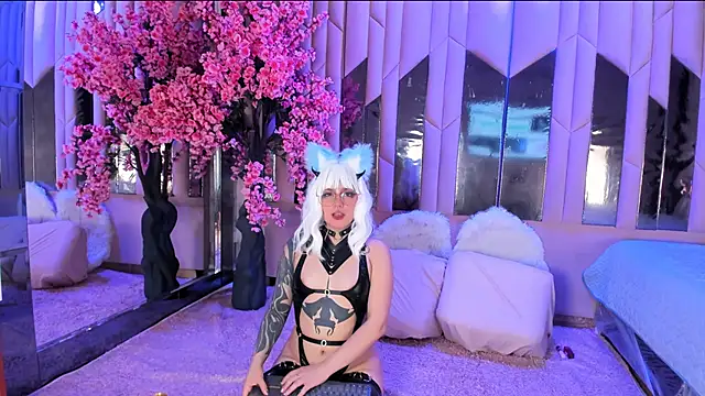 BizzyNoar online show from October 2025 08:42:01 PM