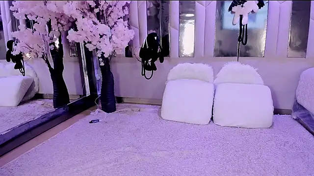 BizzyNoar online show from November 2025 04:46:01 AM