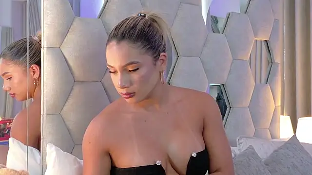 NicoleArmani online show from April 2026 05:18:01 PM