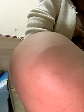 Snapshot of SuhyoCii chatting on November 2025 11:29:01 PM SuhyoCii online show from November 2025 11:29:01 PM