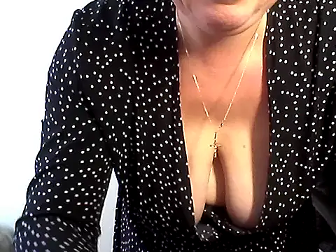 Snapshot of EllaLove2277 chatting on November 2025 09:11:02 AM EllaLove2277 online show from November 2025 09:11:02 AM