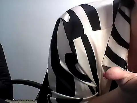 Snapshot of EllaLove2277 chatting on November 2025 09:44:02 AM EllaLove2277 online show from November 2025 09:44:02 AM