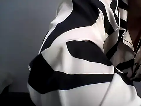 Snapshot of EllaLove2277 chatting on December 2025 06:55:02 AM EllaLove2277 online show from December 2025 06:55:02 AM