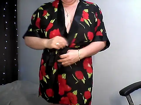 Snapshot of EllaLove2277 chatting on December 2025 06:28:01 AM EllaLove2277 online show from December 2025 06:28:01 AM