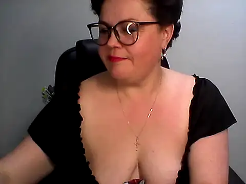 Snapshot of EllaLove2277 chatting on February 2026 06:50:02 PM EllaLove2277 online show from February 2026 06:50:02 PM