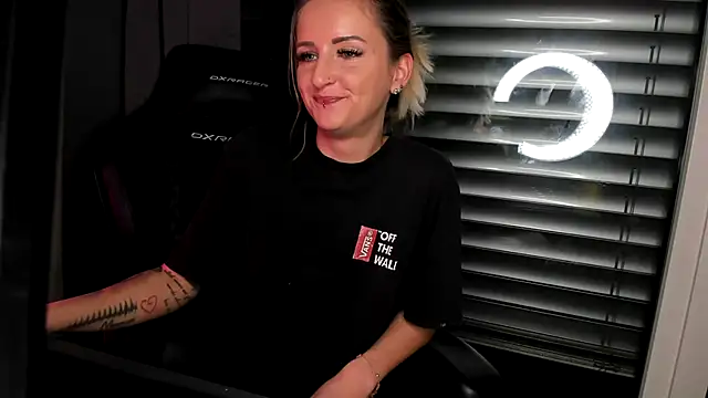 Snapshot of Lyra_XX chatting on March 2026 09:10:01 PM Lyra XX online show from March 2026 09:10:01 PM