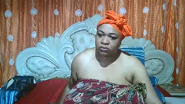 BUSTY QUEEEN online show from October 2025 06:25:01 AM