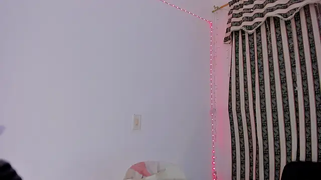 Snapshot of roselyn_caprice chatting on February 2026 02:18:02 AM roselyn caprice online show from February 2026 02:18:02 AM