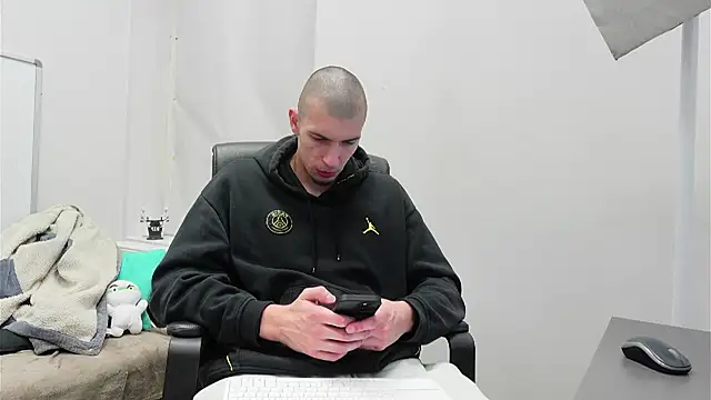 Ryan Dozer online show from November 2025 06:59:02 AM