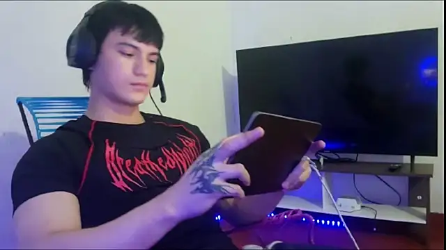 ErickWalton online show from November 2025 05:17:02 AM