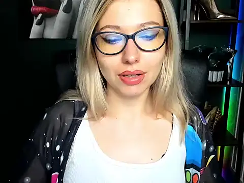 Snapshot of loveHeidi chatting on June 2026 04:35:02 AM loveHeidi online show from June 2026 04:35:02 AM