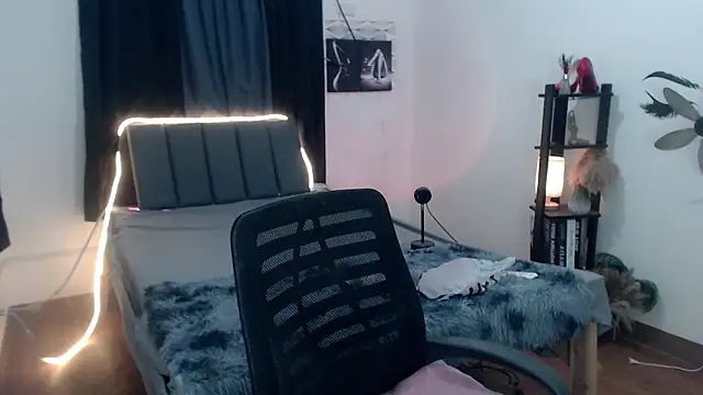 amari ivanna online show from April 2026 04:01:01 PM