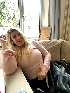DesireDaisy online show from September 2025 11:04:02 AM