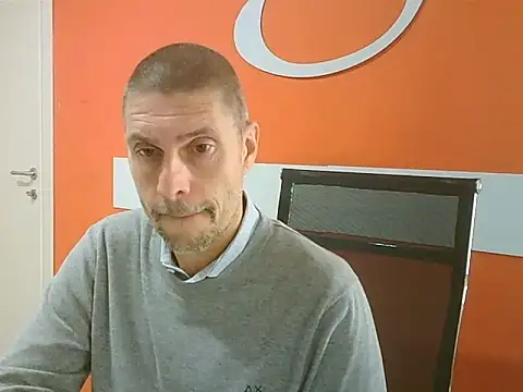 Snapshot of max79ve31 chatting on October 2025 11:51:02 AM max79ve31 online show from October 2025 11:51:02 AM