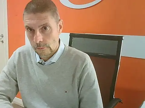 Snapshot of max79ve31 chatting on October 2025 11:52:01 AM max79ve31 online show from October 2025 11:52:01 AM