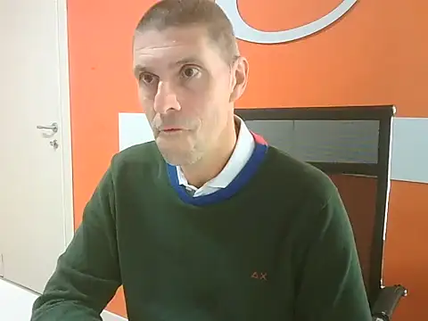 Snapshot of max79ve31 chatting on October 2025 12:26:02 PM max79ve31 online show from October 2025 12:26:02 PM