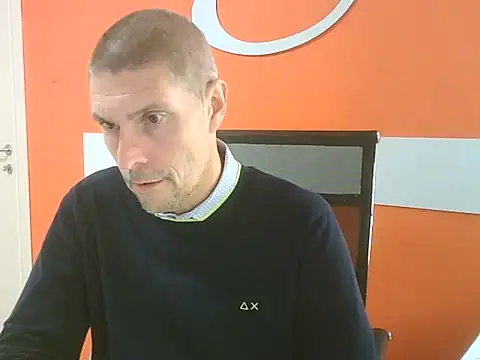 Snapshot of max79ve31 chatting on October 2025 11:32:02 AM max79ve31 online show from October 2025 11:32:02 AM