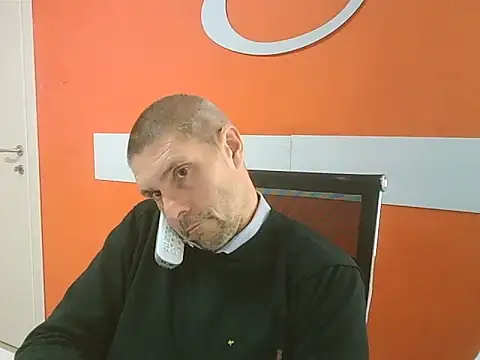 Snapshot of max79ve31 chatting on October 2025 12:45:01 PM max79ve31 online show from October 2025 12:45:01 PM