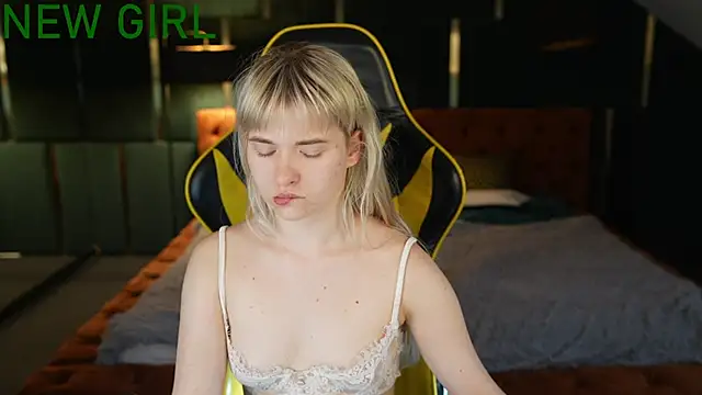 Snapshot of Ava_kiss054 chatting on May 2026 02:33:02 PM Ava kiss054 online show from May 2026 02:33:02 PM