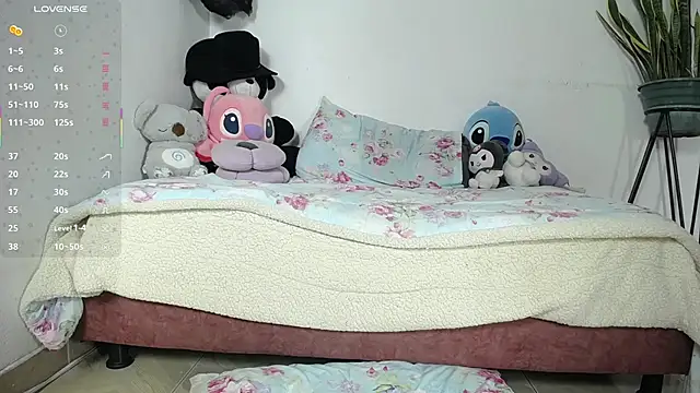 naughtypixie online show from October 2025 03:52:02 AM