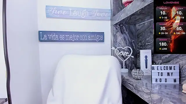 Snapshot of foxy_zoe chatting on December 2025 06:06:01 PM foxy zoe online show from December 2025 06:06:01 PM