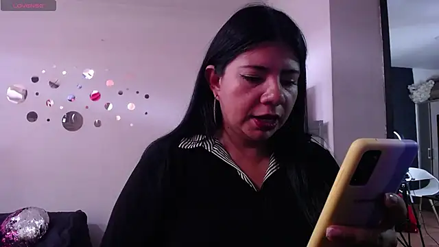 Snapshot of kinky_momm chatting on June 2026 05:03:04 PM kinky momm online show from June 2026 05:03:04 PM