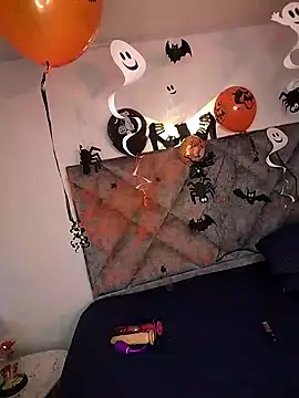 Shantey Laurent online show from October 2025 01:58:01 PM