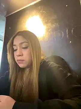 Issa Moon  online show from November 2025 02:22:02 AM