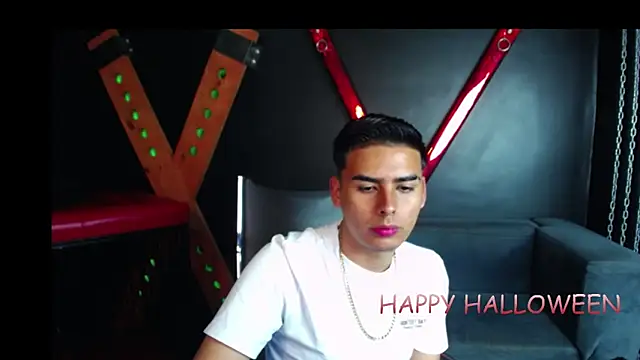 Snapshot of Matthewlodge chatting on November 2025 01:12:02 PM Matthewlodge online show from November 2025 01:12:02 PM