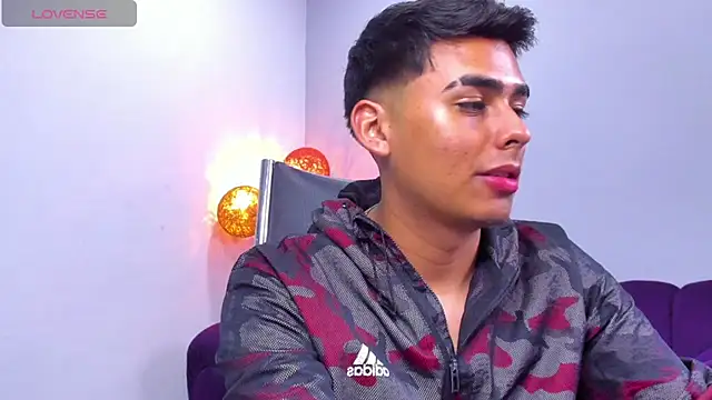 Snapshot of Matthewlodge chatting on November 2025 05:10:01 AM Matthewlodge online show from November 2025 05:10:01 AM