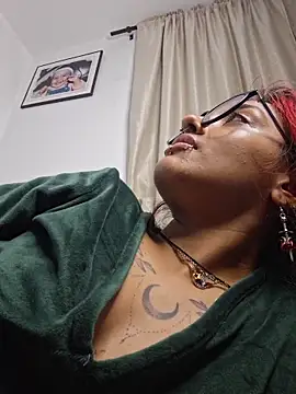 carolinerue online show from March 2026 05:02:02 AM