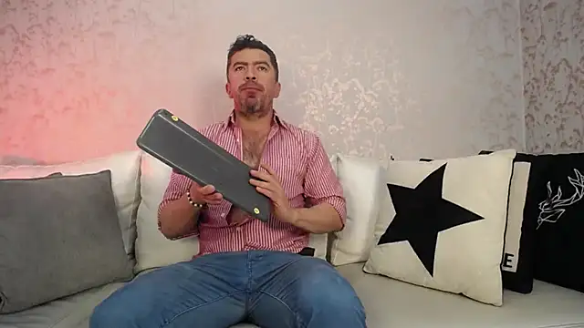 JuanKarloz  online show from September 2025 01:21:01 PM